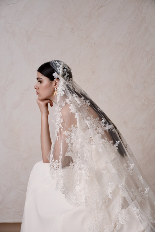 VINTAGE VEIL