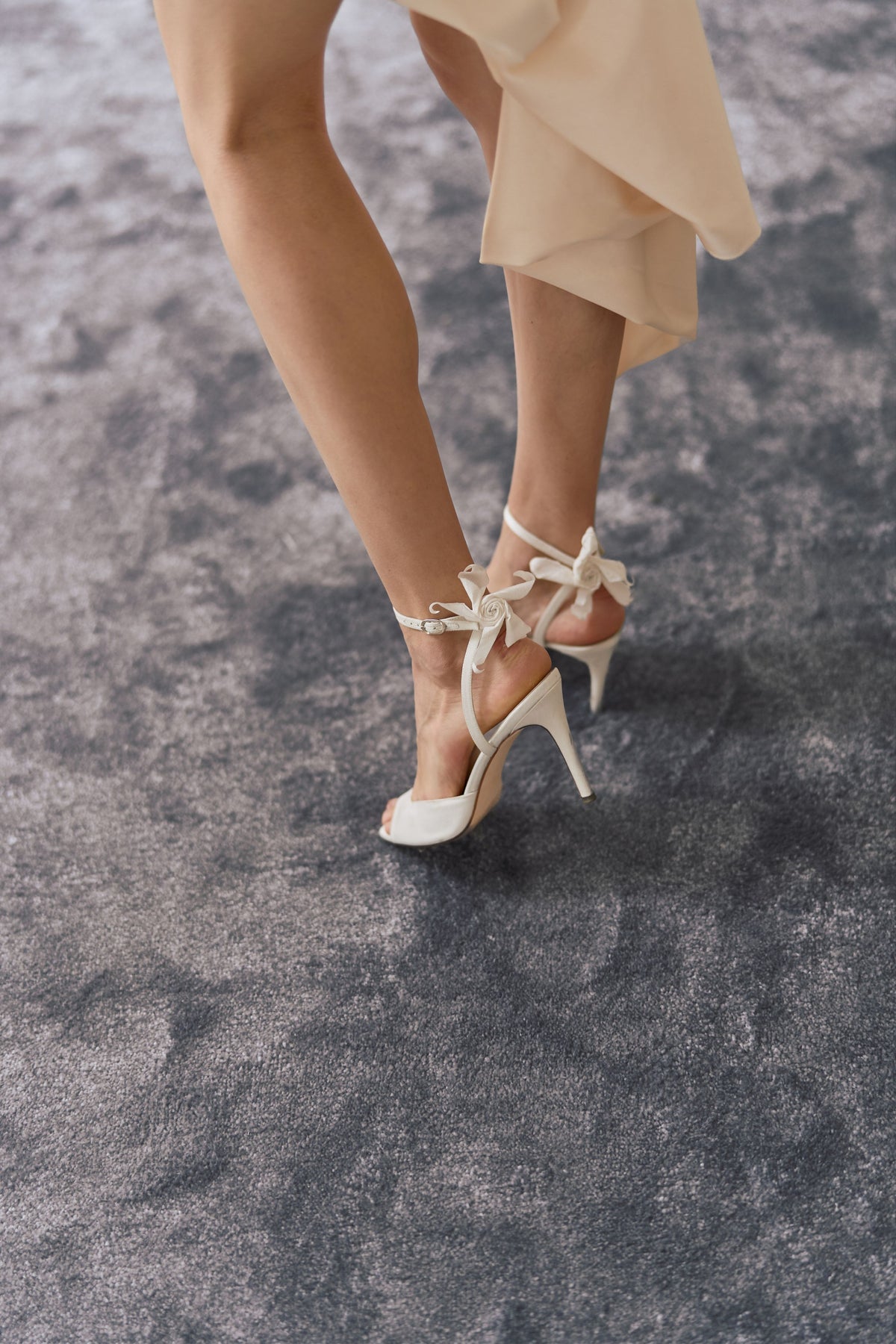 BALANCE HEELS